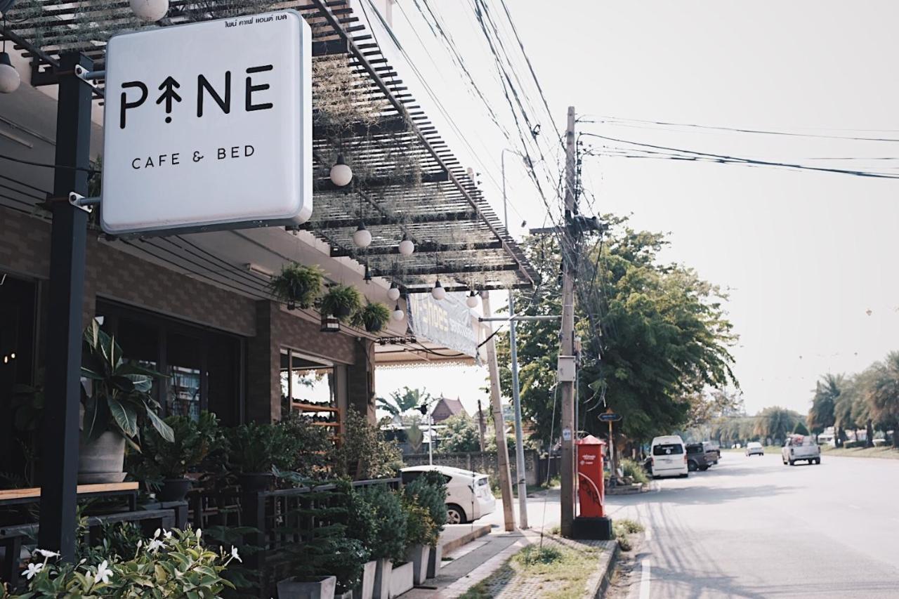 Hotel Pine Cafe'&Bed Phra Nakhon Si Ayutthaya Exterior foto